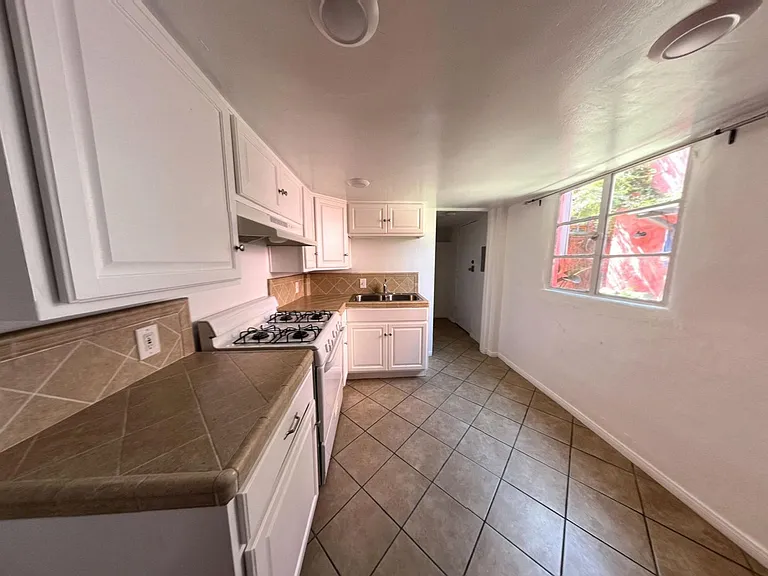 Big Momma Court Apts — Photo 10
