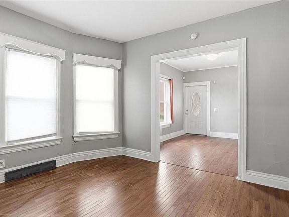 4th image of 112 Carter St