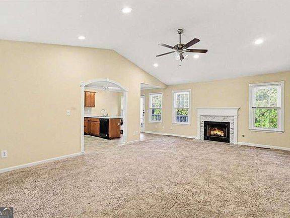 2nd image of 150 Oak Cir S