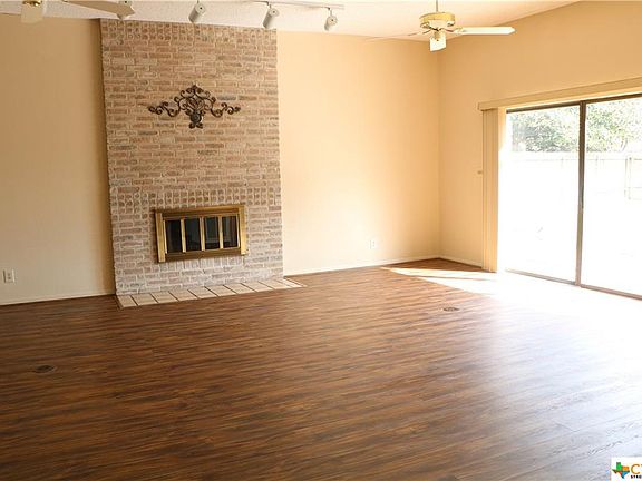 3rd image of 304 Woodglenn Dr