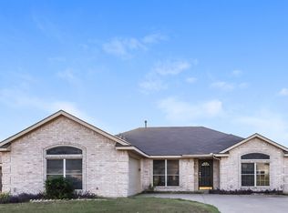 829 Windswept Dr, Cedar Hill, TX 75104