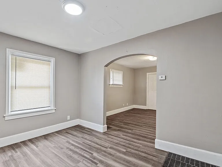1414 W 32nd St — Photo 6