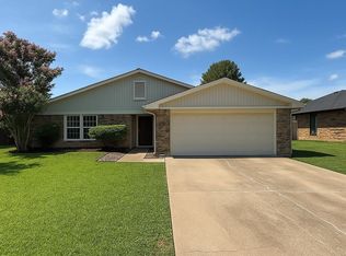 1348 Fieldstone Dr, Bedford, TX 76022