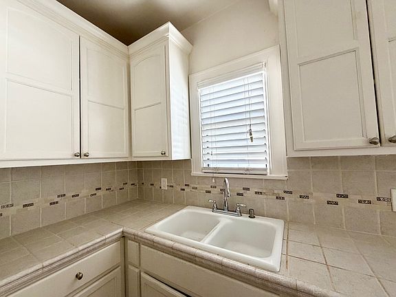 5th image of 1823-1827 Garfield Pl #117