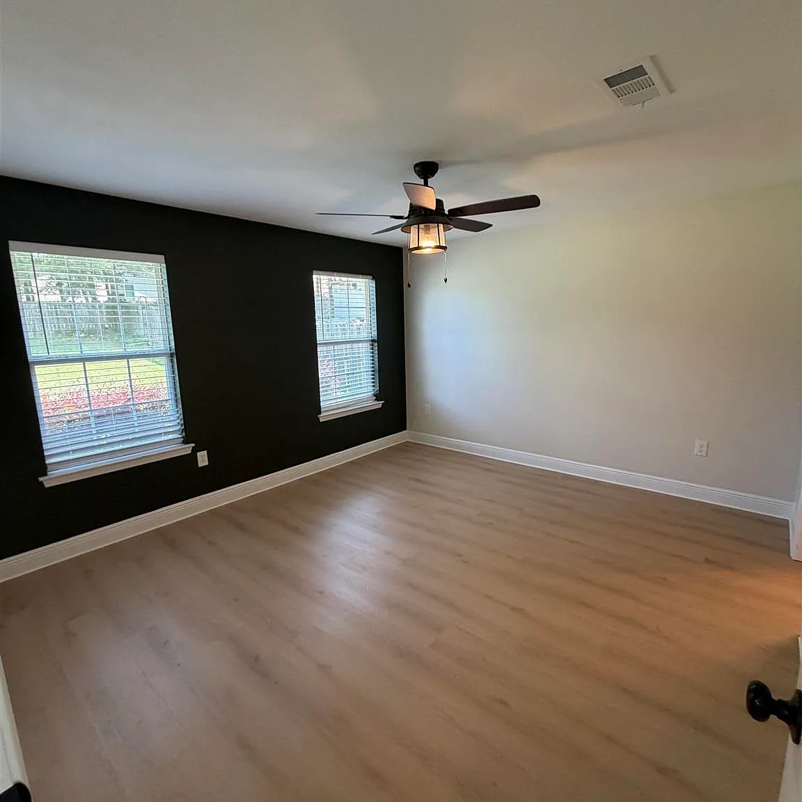 3 bed, 1360 sqft, $1,800 — Photo 4