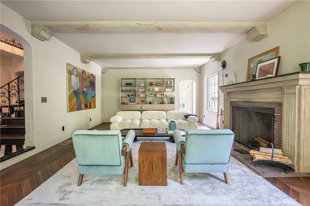 4 bed, 4.5 bath, 3960 sqft, $26,500 — Photo 4