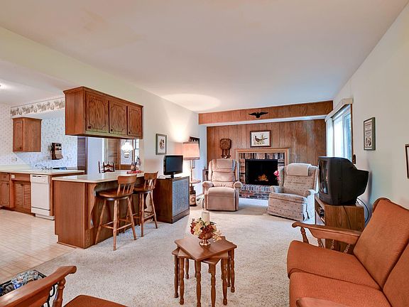 2nd image of 10712 N Tarrytown Ln