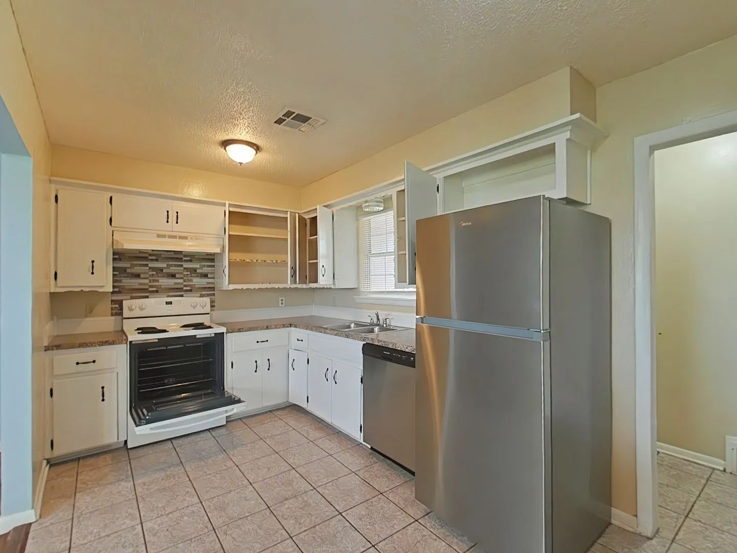 4456 NW Baltimore Ave — Photo 3