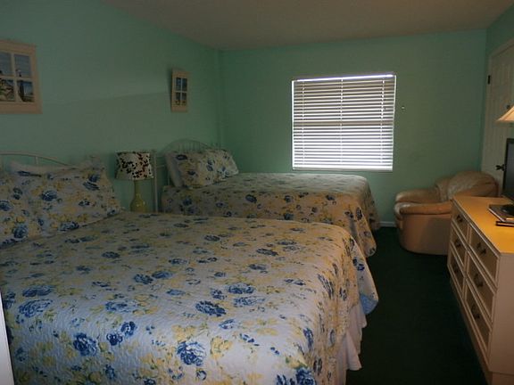 3rd image of 19418 Gulf Blvd APT 305