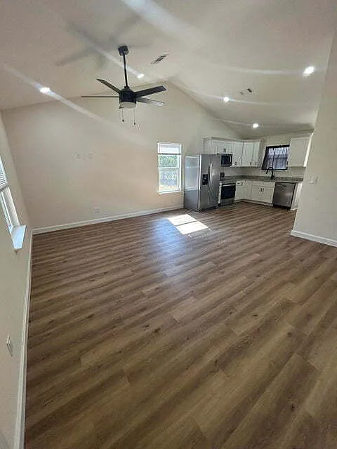 2 bed, 1.0 bath, 806 sqft, $1,500 — Photo 2