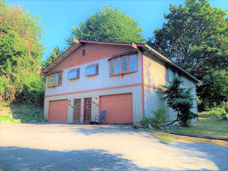 Front of duplex house- Left side is for rent.
