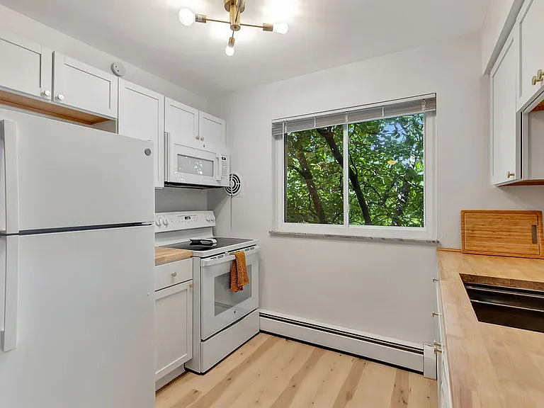 2948 Wardall Ave #3 — Photo 8