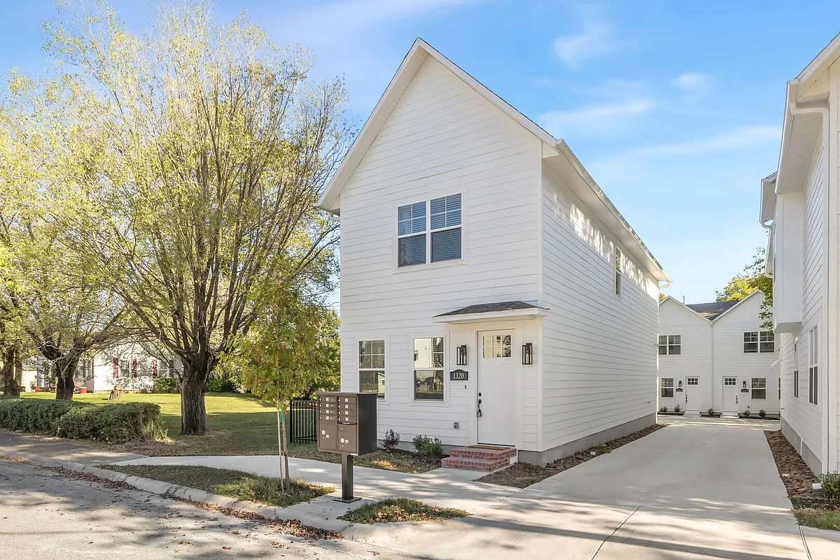 Building Photo - Van Buren Ave