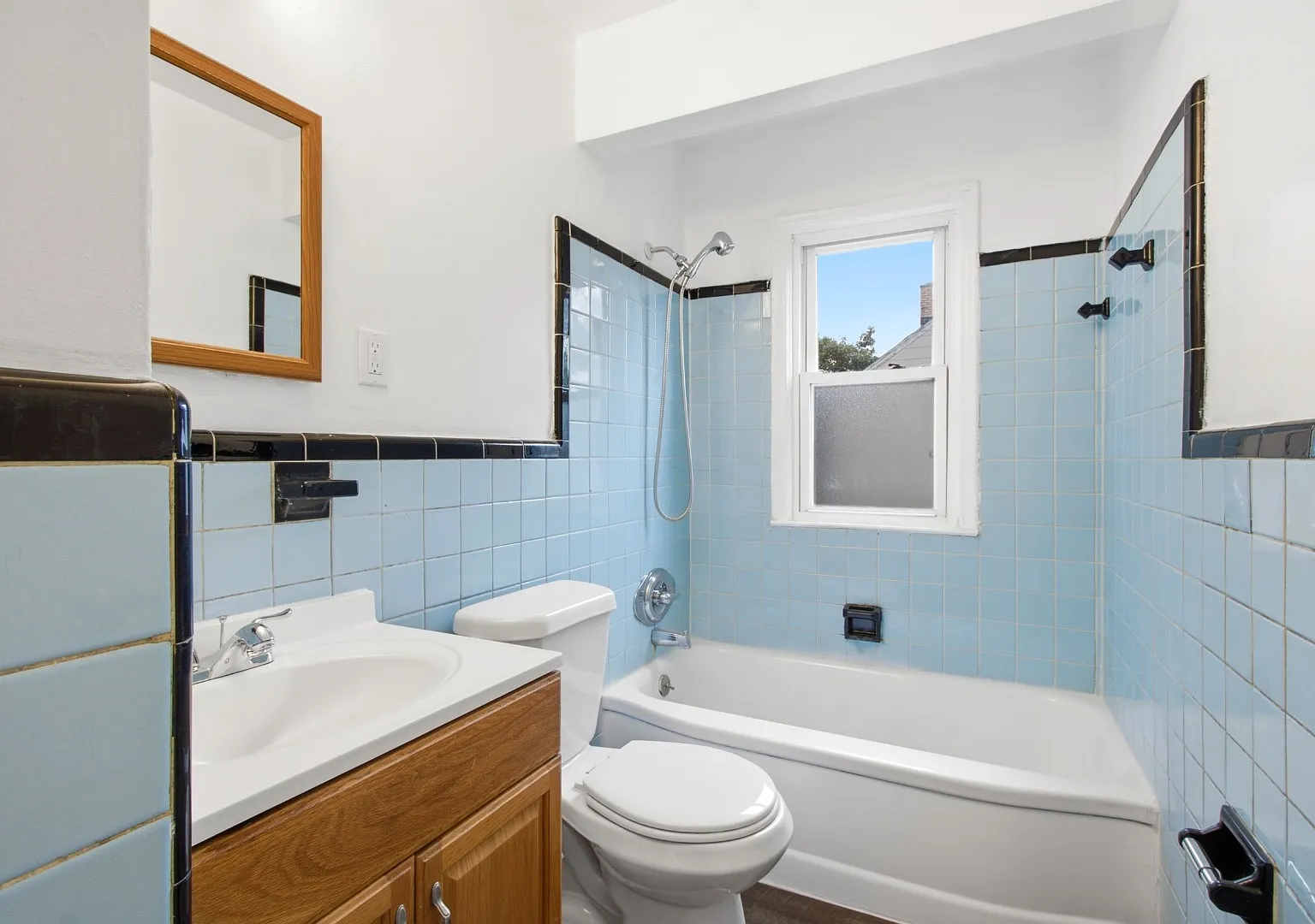 9237 Birwood St — Photo 3