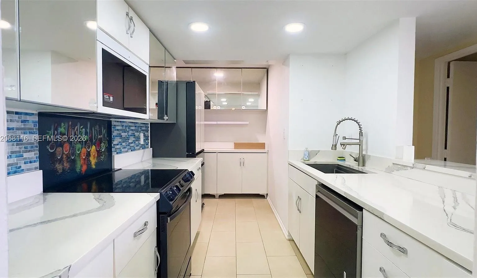 Island Club Two Condo — Photo 1
