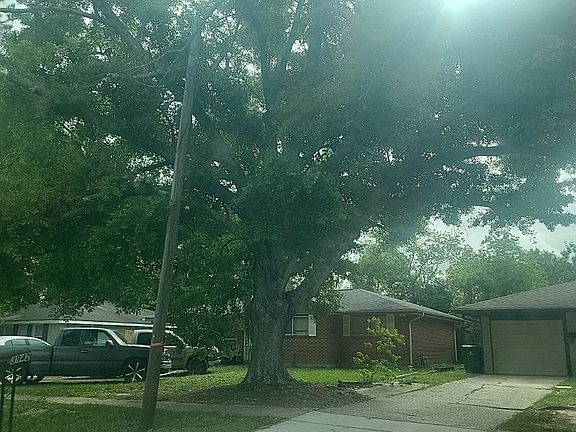 2nd image of 3934 Riviera Dr