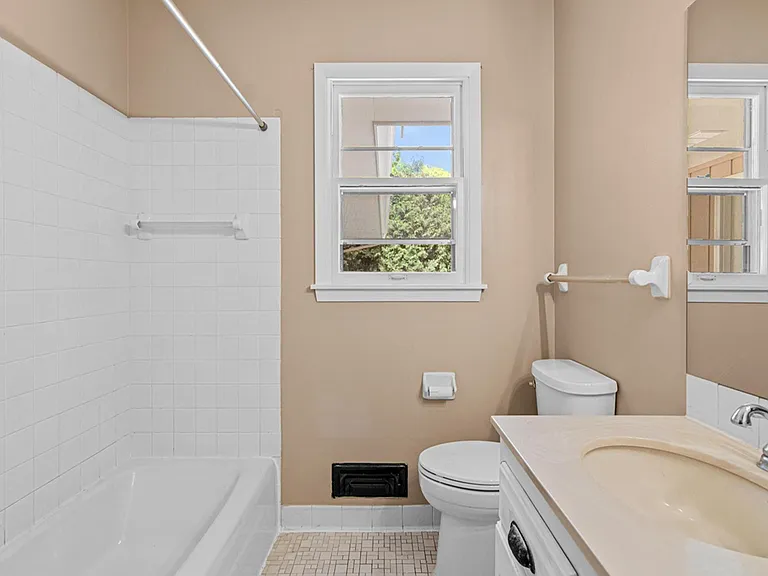 3225 Lanewood Ln N — Photo 25