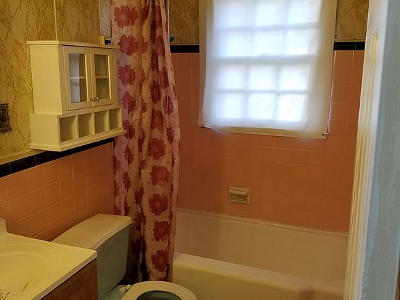 5th image of 5707 Chestnut Ave