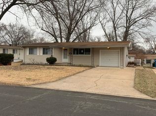 1355 Boulder Dr, Florissant, MO 63031