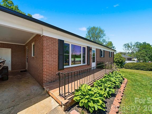 4th image of 5075 Fleetwood Dr