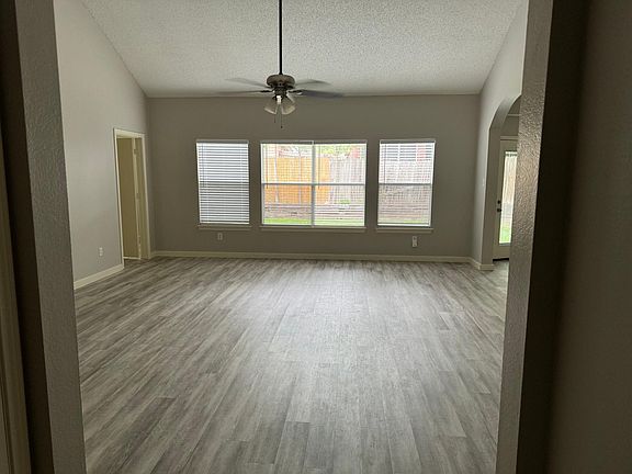 3rd image of 1002 Windymeadow Ln