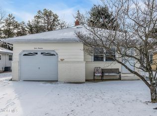 319 Saint Thomas Dr, Toms River, NJ 08757