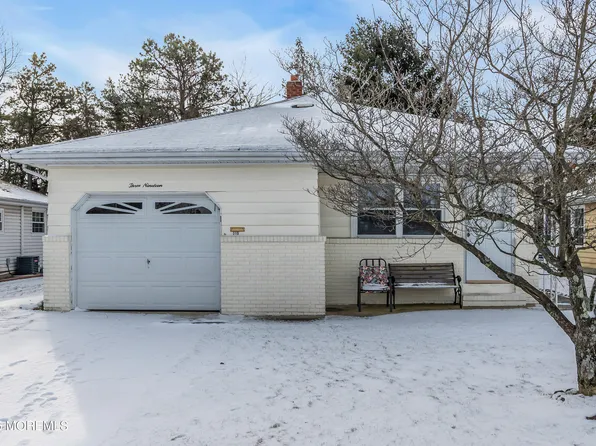 319 St Thomas Drive, Toms River, NJ 08757