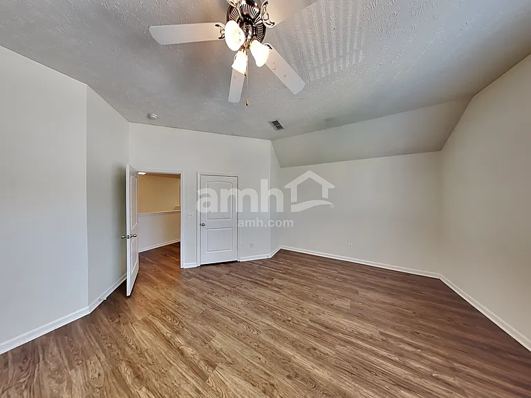 2076 Red Jacket Trce — Photo 23