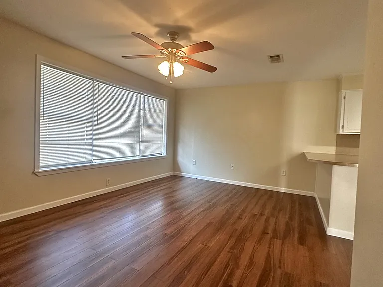30121 Julia St — Photo 2