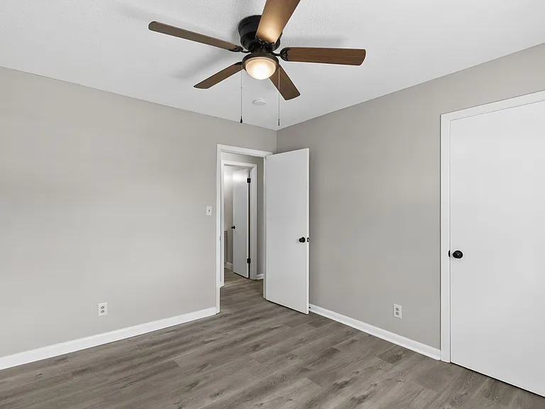 5215 Longbranch Dr — Photo 16