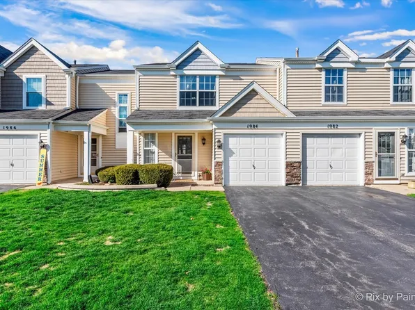 1984 College Green Dr, Elgin, IL 60123