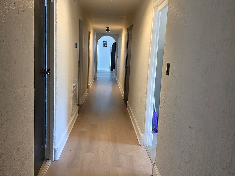 2102 W La Salle St — Photo 21