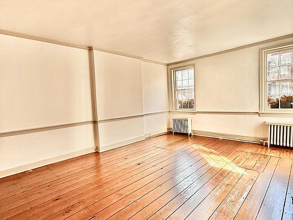 4th image of 119 Prince St APT 1