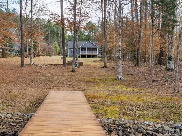 694 Summit Ln, Bracey, VA 23919