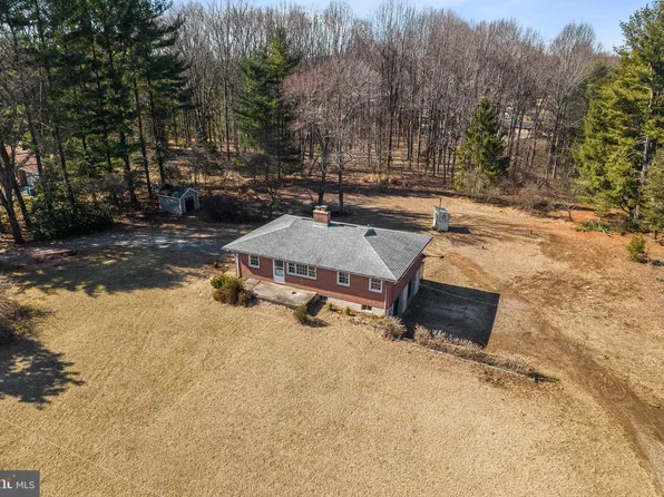 5408 Emerald Dr, Sykesville, MD 21784