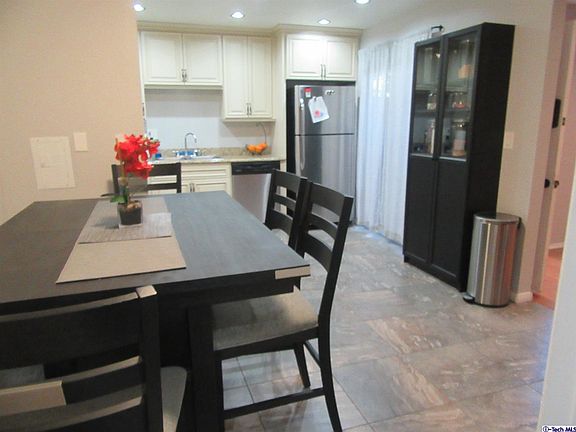 5th image of D12-7301 Lennox Ave #D12
