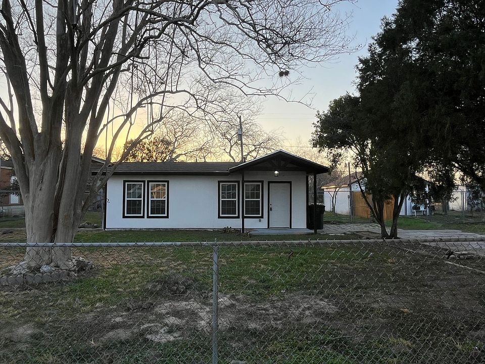 1st image of 2725 Deer St