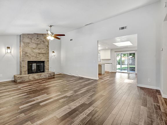 5th image of 2111 E Iris Ave