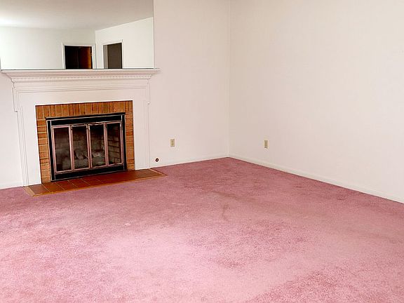 5th image of 738 Lyons Ave