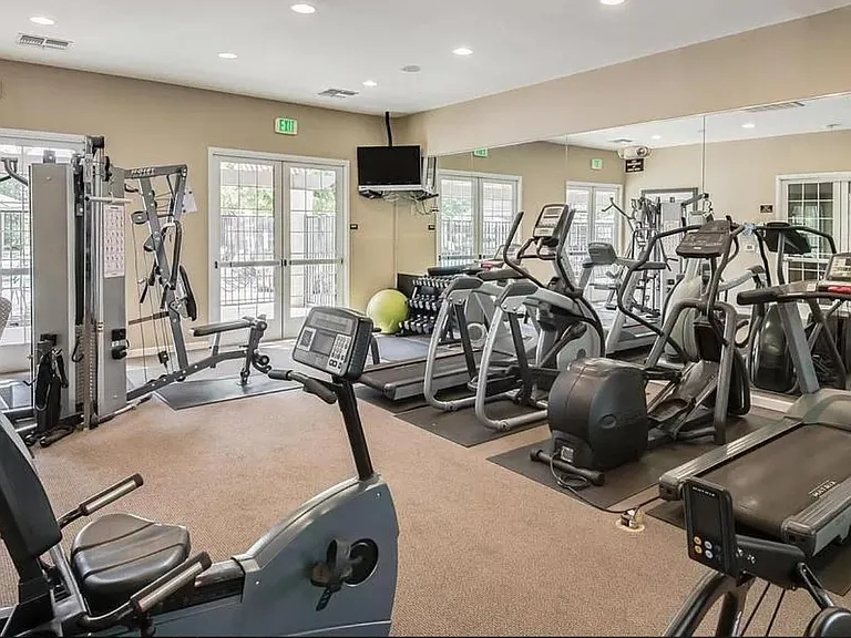 40 Villa Gardens Ct — Photo 24