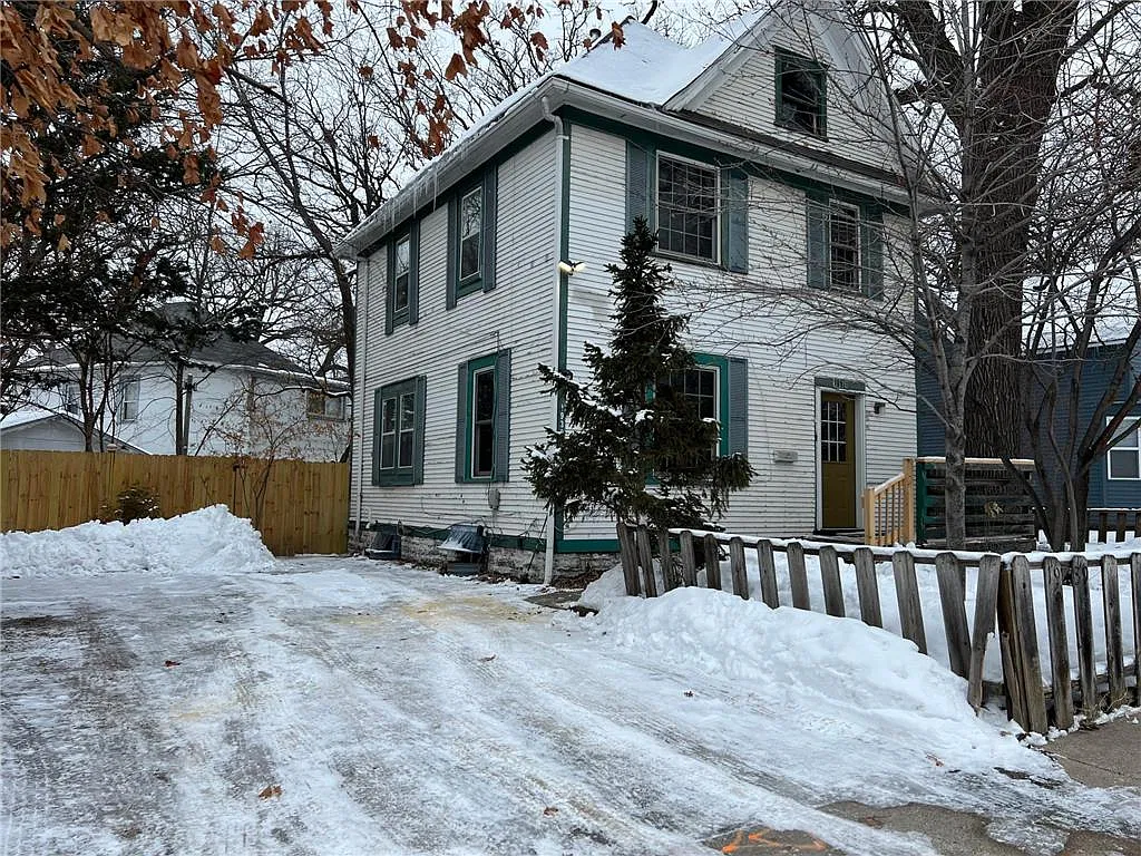 3 bed, 1200 sqft, $2,300 — Photo 1