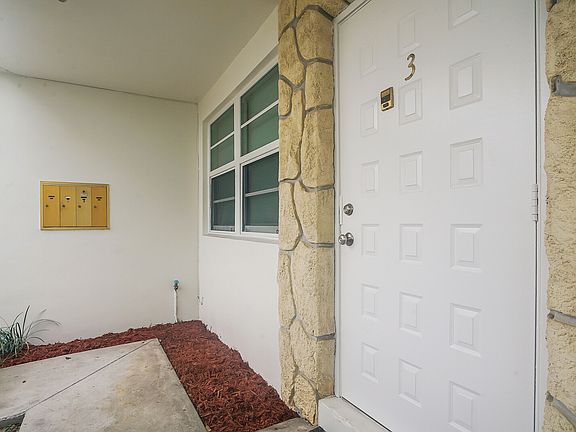 3rd image of 202 S Federal Hwy APT 3