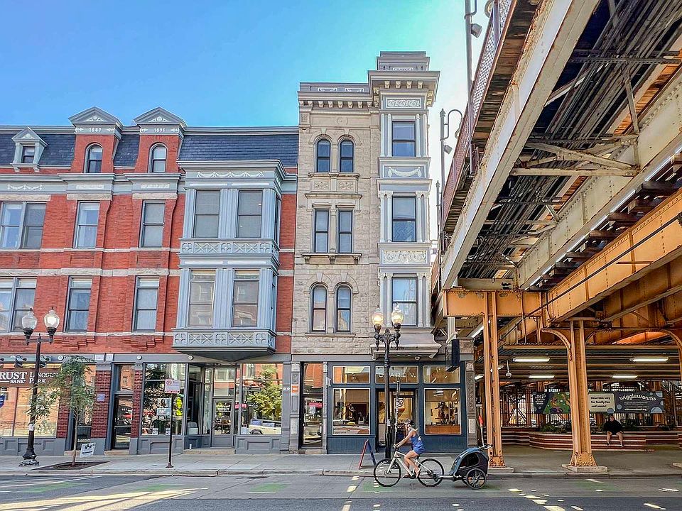 1st image of 939 W Armitage Ave #B