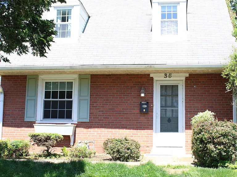 35 Moreland Rd — Photo 4