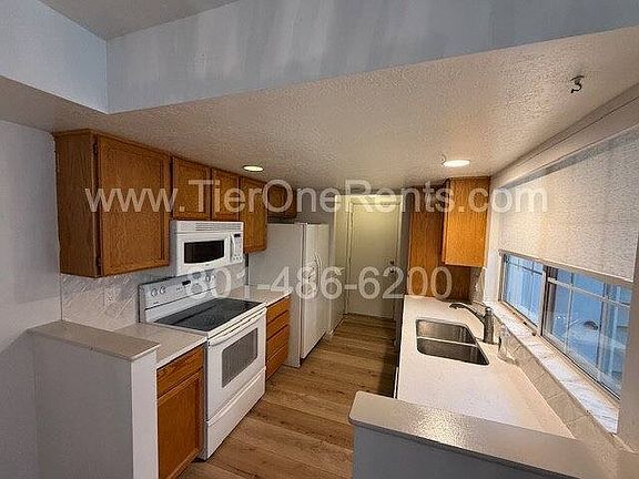 3rd image of 5429 Breakwater Dr