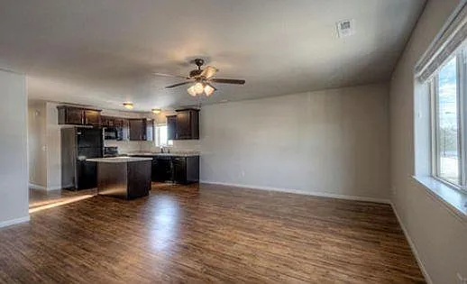 2 bed, 1100 sqft, $1,300 — Photo 2