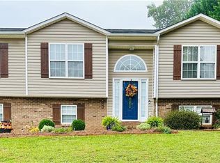4046 Village Trace Dr, Tobaccoville, NC 27050