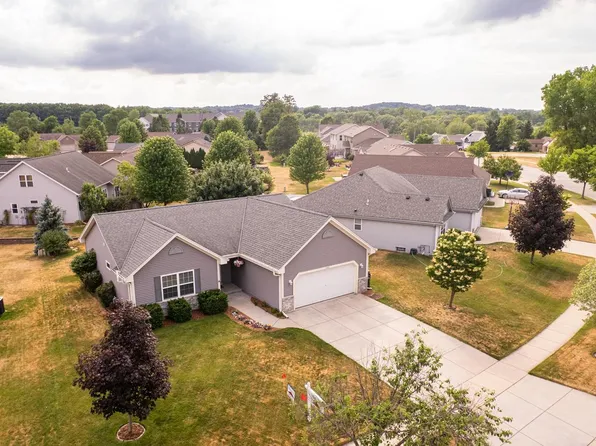 507 Sand DRIVE, West Bend, WI 53095