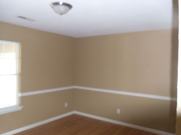 4th image of 301 Flagstone Dr