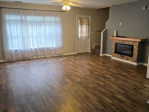 3rd image of 3037 Camelliawood Cir